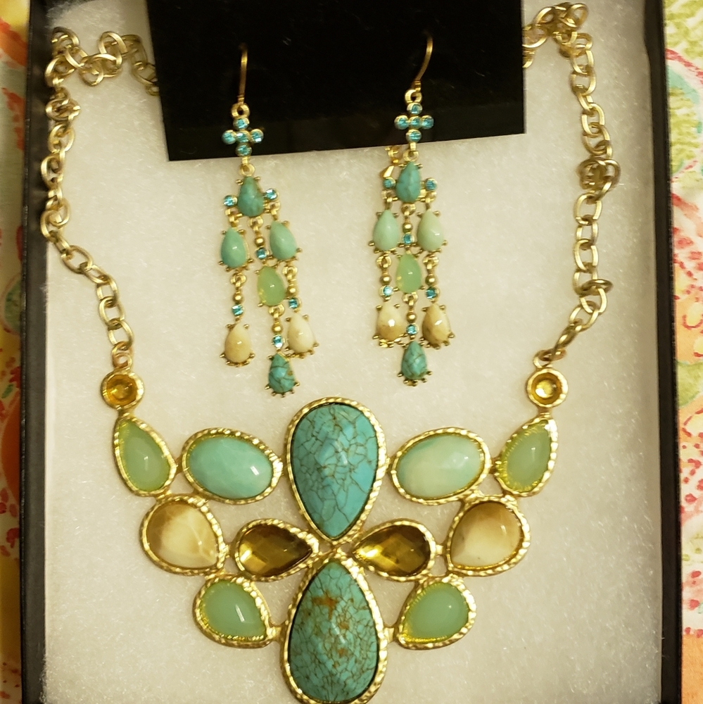 Necklace and earring set